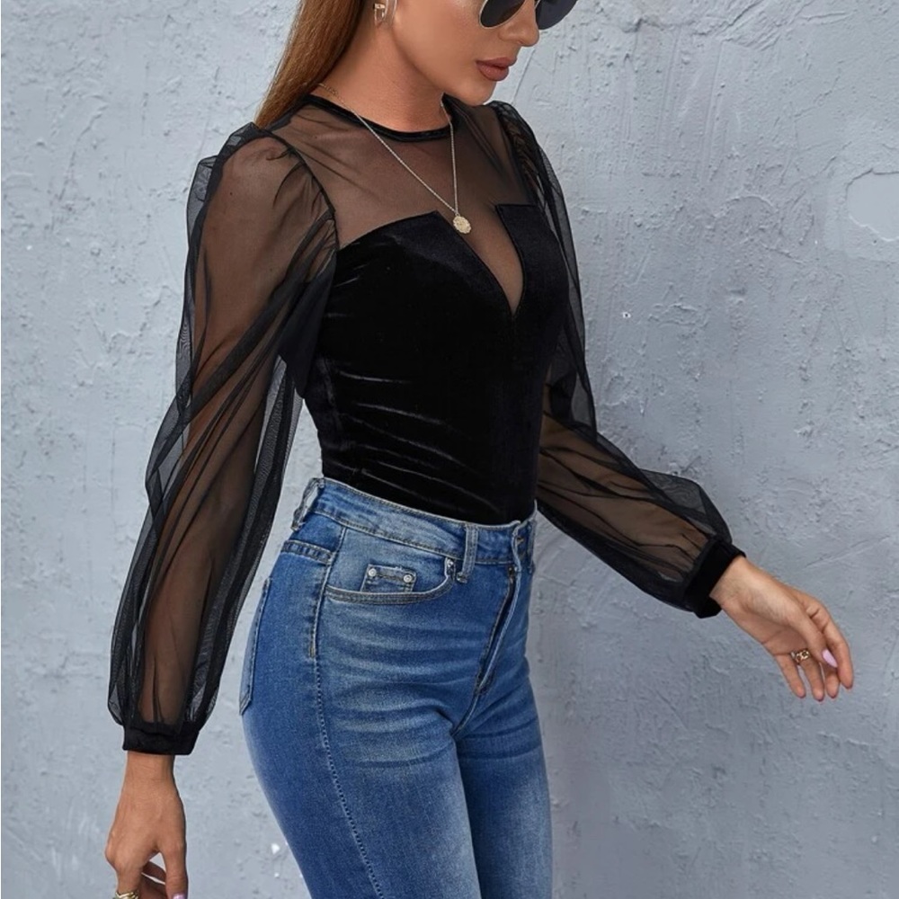 Keyhole Back Mesh Lantern Sleeve Top